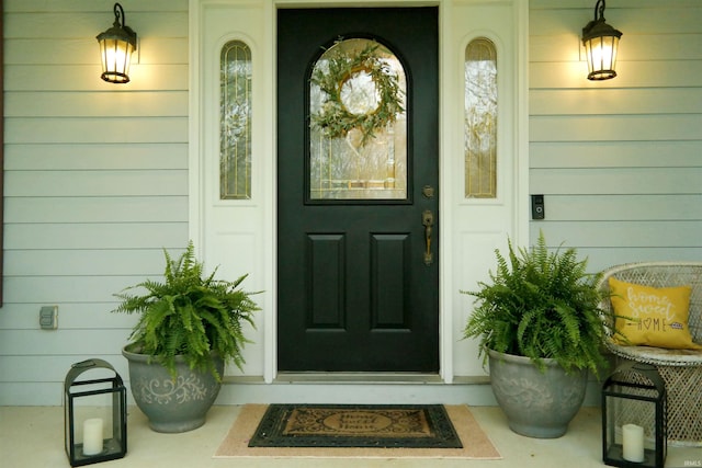 entrance to property with covered porch
