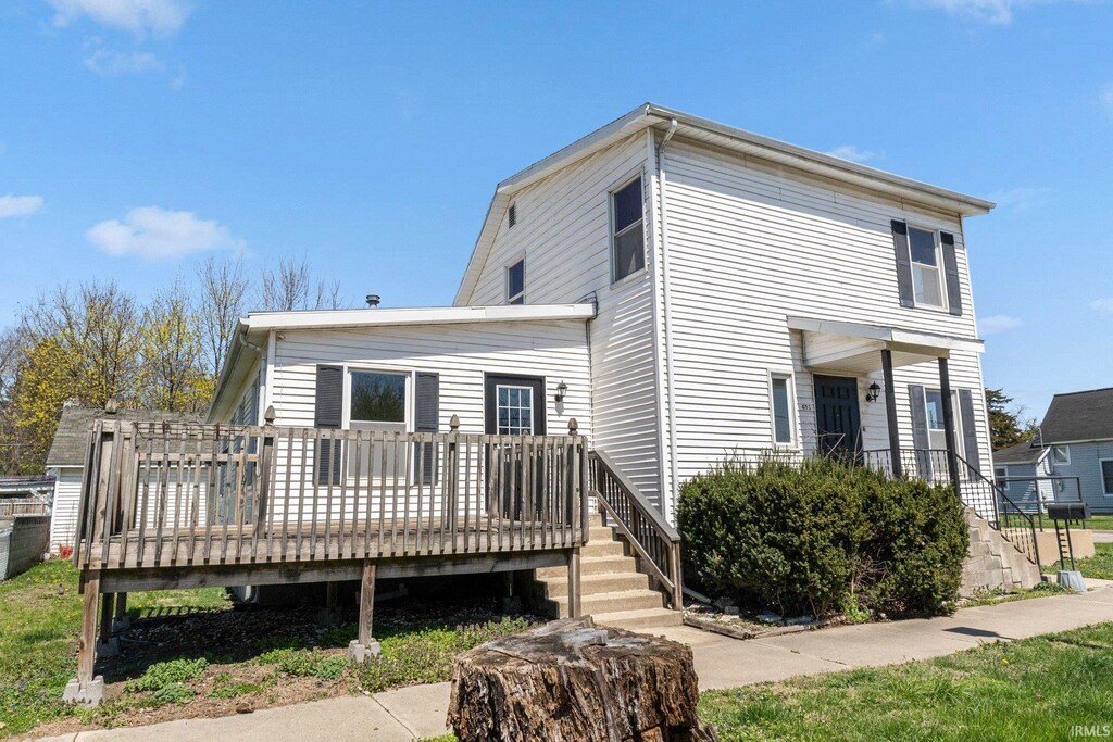 view of front of home featuring a wooden deck