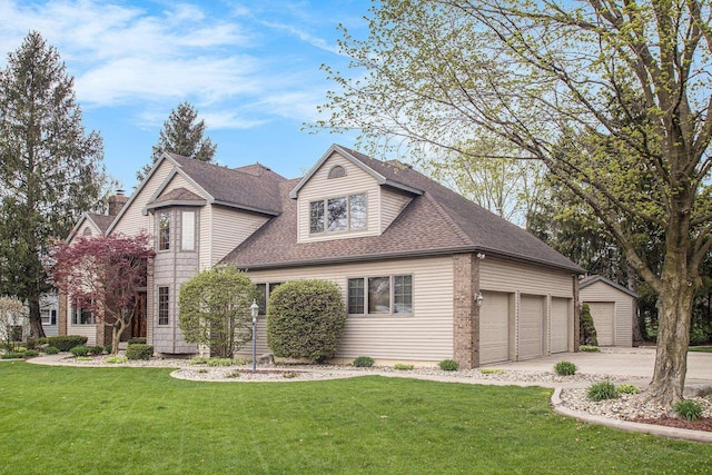 view of front of home with a front lawn and roof with shingles