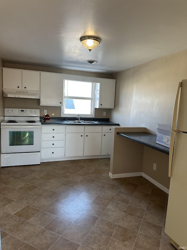 kitchen with a sink, dark countertops, visible vents, white appliances, and under cabinet range hood