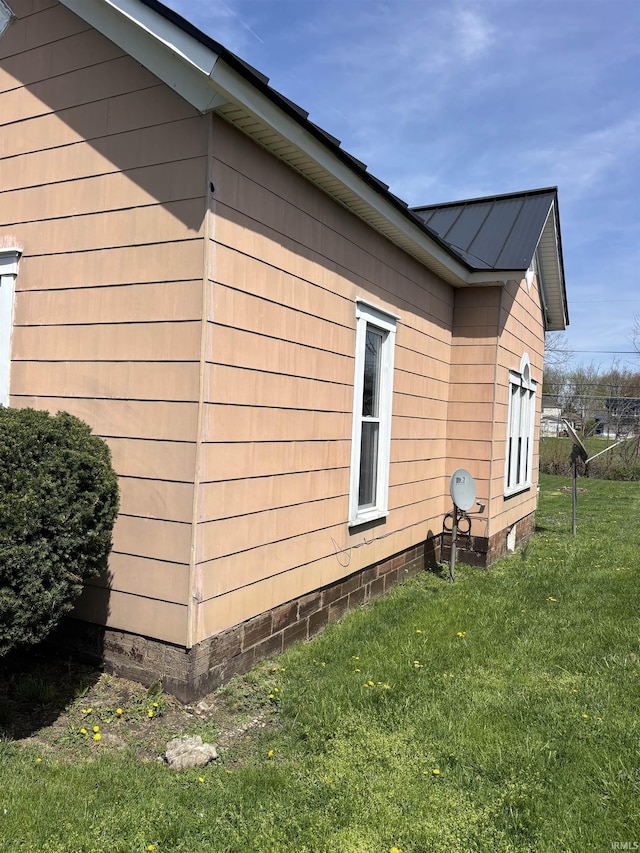 view of side of home featuring a lawn