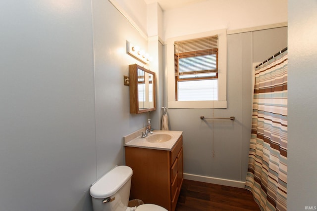 bathroom featuring wood finished floors, vanity, a shower with shower curtain, and toilet