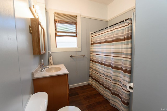 full bathroom featuring wood finished floors, vanity, curtained shower, and toilet
