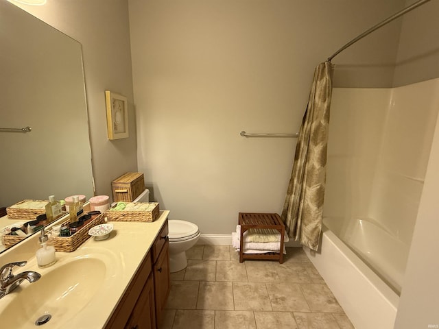 3201 E Kristen Ct, Bloomington, IN 47401 - full bath featuring tile patterned flooring, shower / bathtub combination with curtain, toilet, vanity, and baseboards
