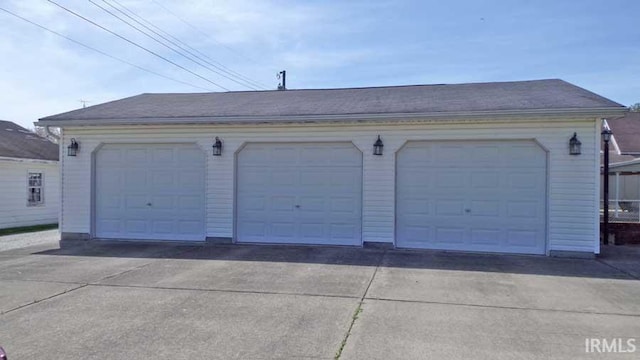 view of detached garage