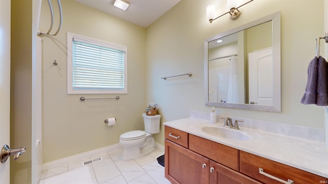 3512 Forestdale Dr, Newburgh, IN 47630 - full bathroom featuring toilet, vanity, baseboards, a shower with shower curtain, and visible vents