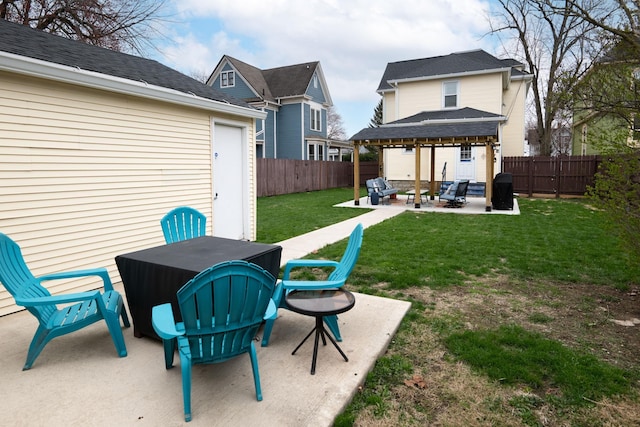 819 Columbia Ave, Fort Wayne, IN 46805 - view of yard with an outdoor living space, a patio area, and a fenced backyard
