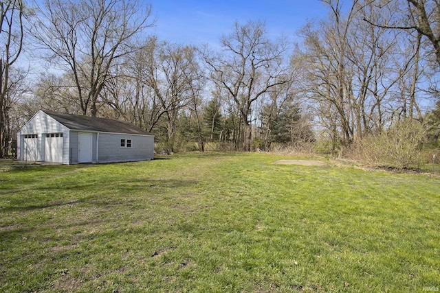 view of yard with an outbuilding and a detached garage