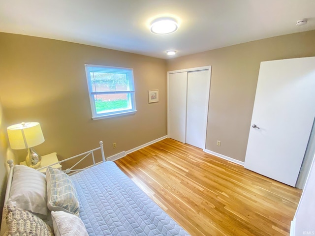 4405 Parkwood Dr, Kokomo, IN 46901 - bedroom featuring light wood finished floors, baseboards, and a closet