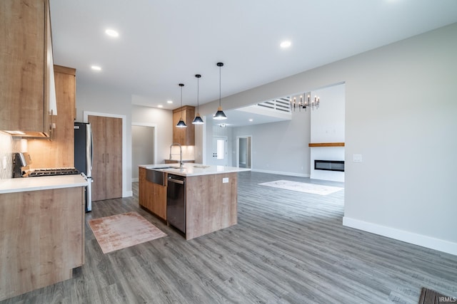 619 Sandringham Pass, Fort Wayne, IN 46845 - kitchen with wood finished floors, appliances with stainless steel finishes, a sink, baseboards, and modern cabinets