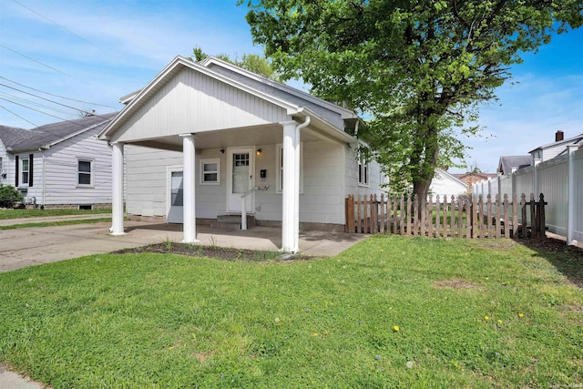 314 S Welworth Ave, Evansville, IN 47714 - bungalow-style house with a front yard, a carport, and fence