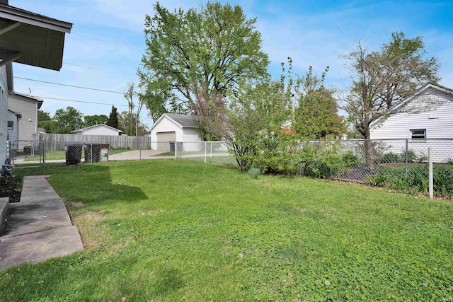 314 S Welworth Ave, Evansville, IN 47714 - view of yard featuring a garage and a fenced backyard