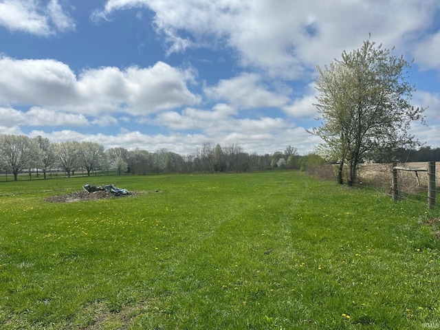 view of yard featuring a rural view