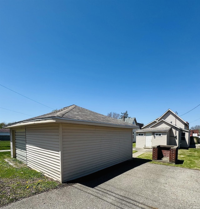 view of detached garage