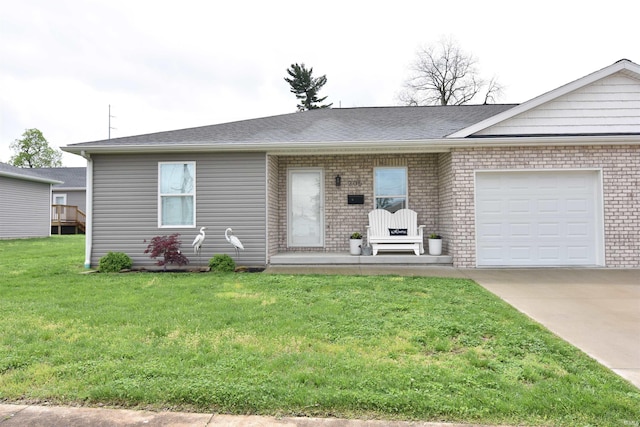 ranch-style house featuring roof with shingles, a front lawn, driveway, and an attached garage