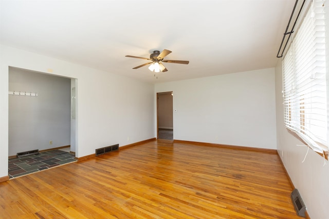 315 E Dean St, South Bend, IN 46614 - empty room featuring a ceiling fan, light wood-style flooring, and baseboards