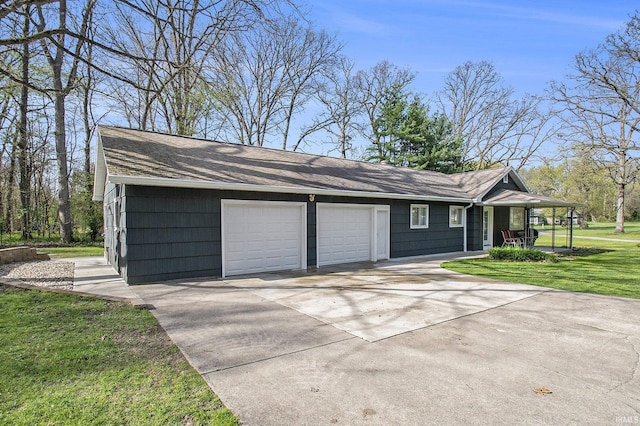 view of front of home featuring an attached garage, driveway, a shingled roof, and a front lawn
