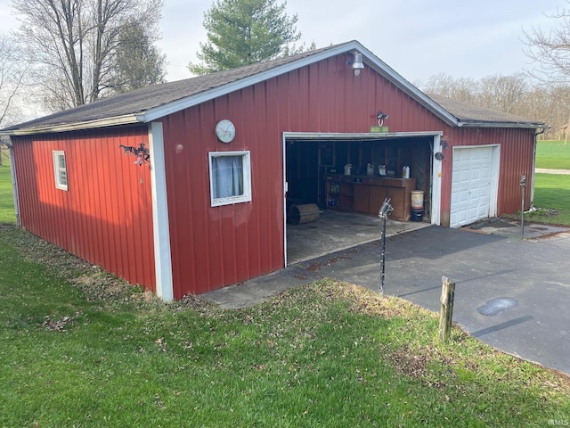 8441 E County Road 650 S, Selma, IN 47383 - view of outbuilding with an outdoor structure