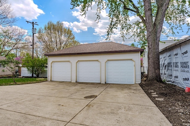view of detached garage