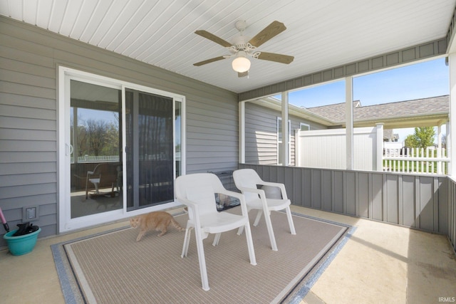 sunroom with ceiling fan