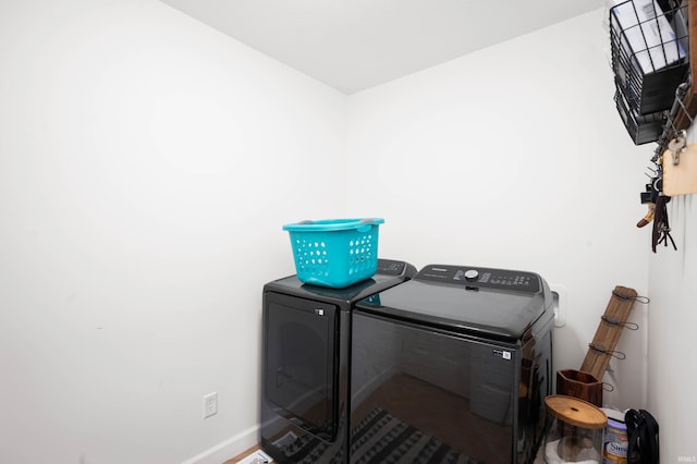 13440 N Summerhill Dr, Albany, IN 47320 - laundry room with laundry area, baseboards, and independent washer and dryer