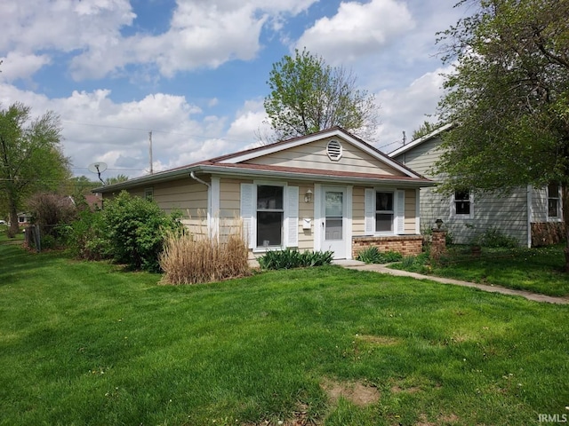 view of front of home featuring a front yard