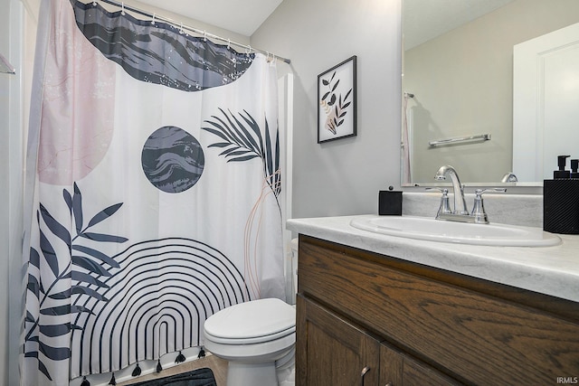 bathroom with toilet, a shower with shower curtain, and vanity