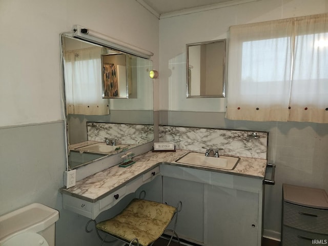 2203 S Valley Ave, Marion, IN 46953 - bathroom with crown molding, toilet, decorative backsplash, and vanity