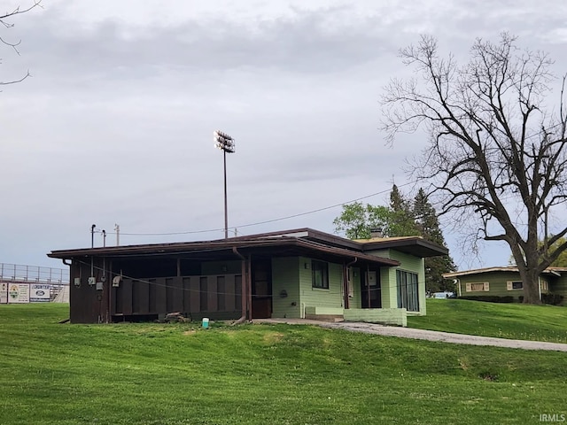 2203 S Valley Ave, Marion, IN 46953 - view of front of property with a front yard