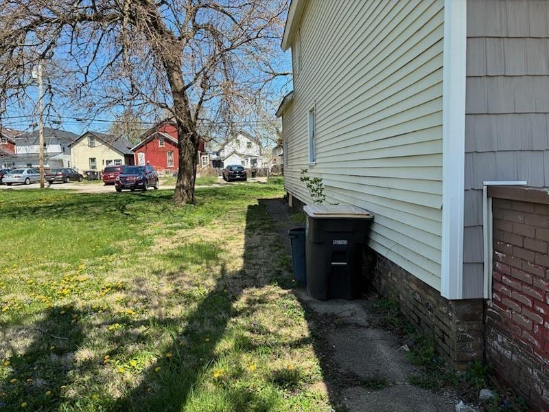view of yard featuring a residential view