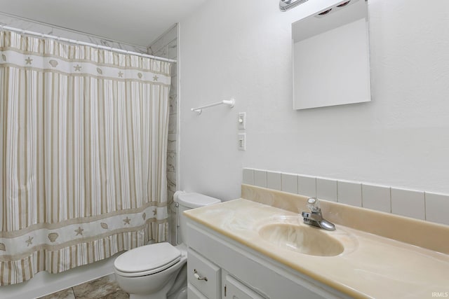 bathroom with vanity, tasteful backsplash, toilet, and curtained shower