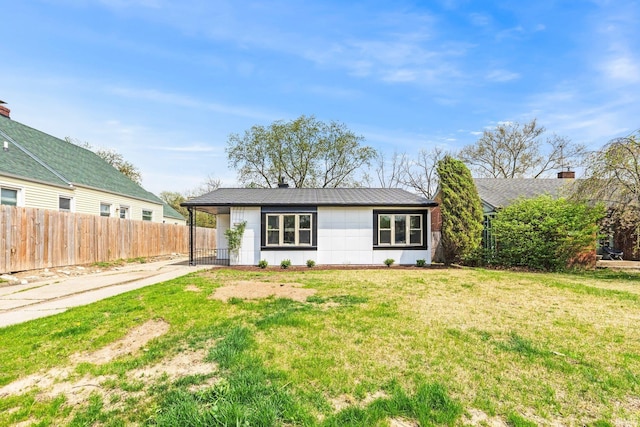 view of front of home with fence and a front yard