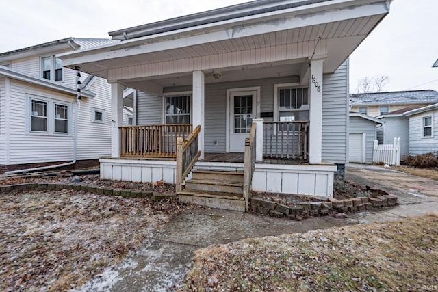 view of front of home featuring a porch and driveway