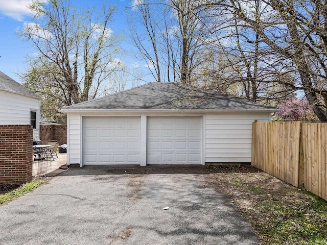 706 Ruse St, North Manchester, IN 46962 - detached garage with fence