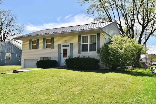 split level home featuring a standing seam roof, metal roof, a front lawn, and a garage