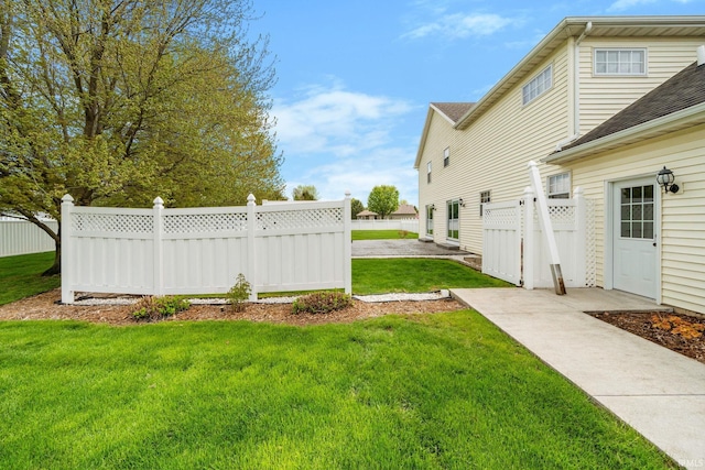 14157 Tenbury Dr, Granger, IN 46530 - view of yard featuring fence