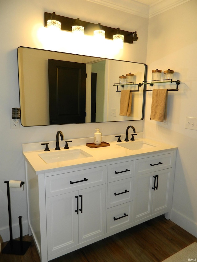 full bathroom featuring baseboards, a sink, and wood finished floors