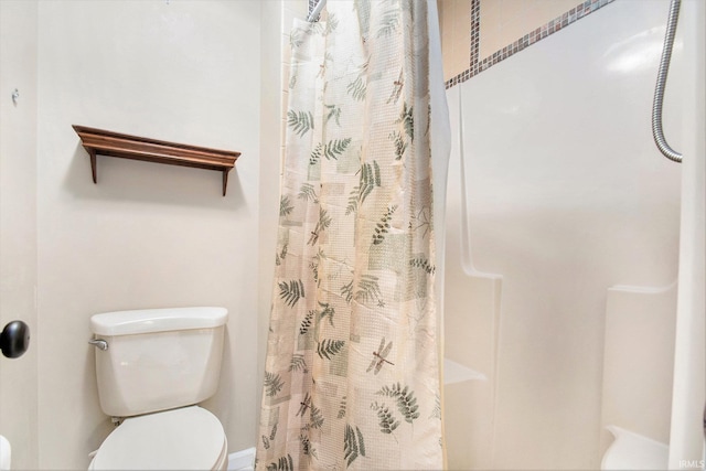 full bathroom featuring toilet and curtained shower