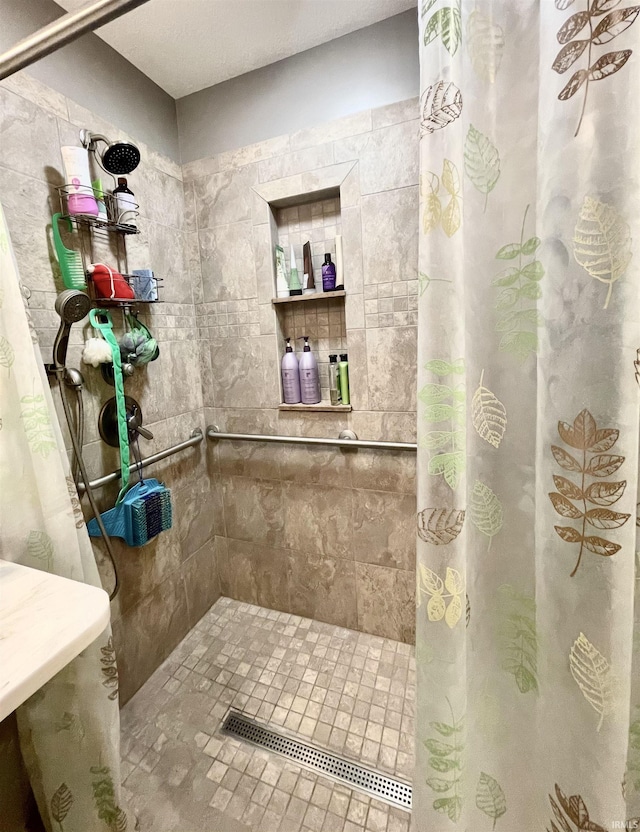bathroom with tiled shower and visible vents