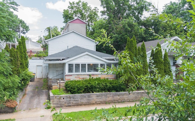 view of front of house featuring a shingled roof