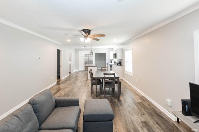 dining space featuring crown molding, ceiling fan, dark wood finished floors, recessed lighting, and baseboards