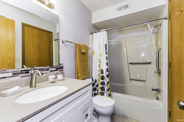 full bath with visible vents, shower / tub combo with curtain, vanity, toilet, and tasteful backsplash