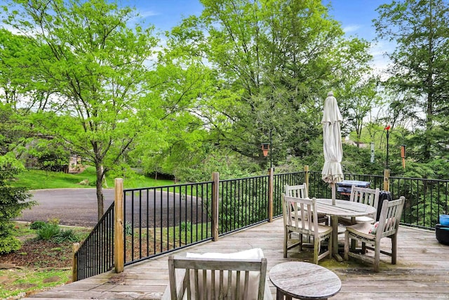 deck featuring outdoor dining area