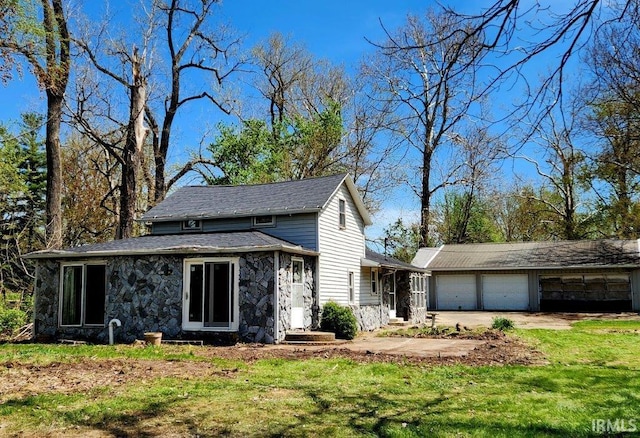 3566 W Sycamore Ln Unit 57, Columbia City, IN 46725 - traditional-style home with roof with shingles, an attached garage, stone siding, dirt driveway, and a front yard