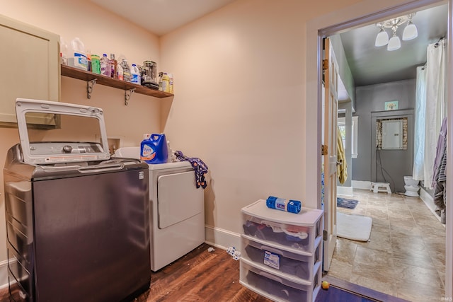 laundry area with washing machine and clothes dryer, laundry area, and baseboards