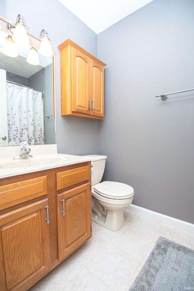 full bathroom featuring vanity, baseboards, toilet, and curtained shower