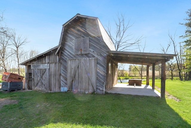view of barn with a lawn
