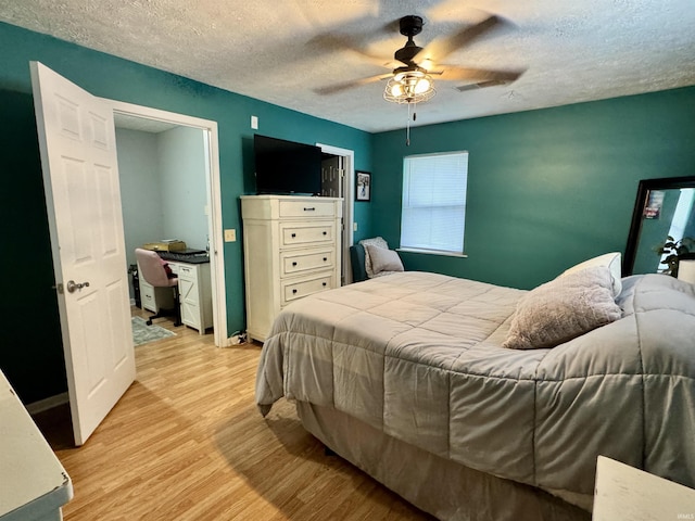 bedroom featuring visible vents, a textured ceiling, light wood finished floors, and ceiling fan