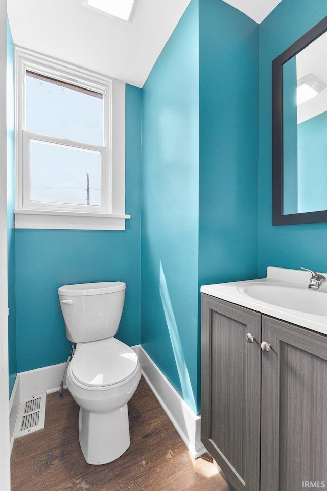 2922 Plaza Dr, Fort Wayne, IN 46806 - half bath featuring toilet, baseboards, visible vents, and wood finished floors