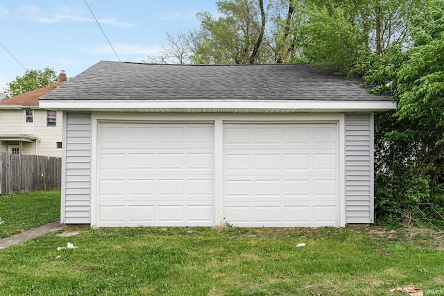 2922 Plaza Dr, Fort Wayne, IN 46806 - detached garage with fence